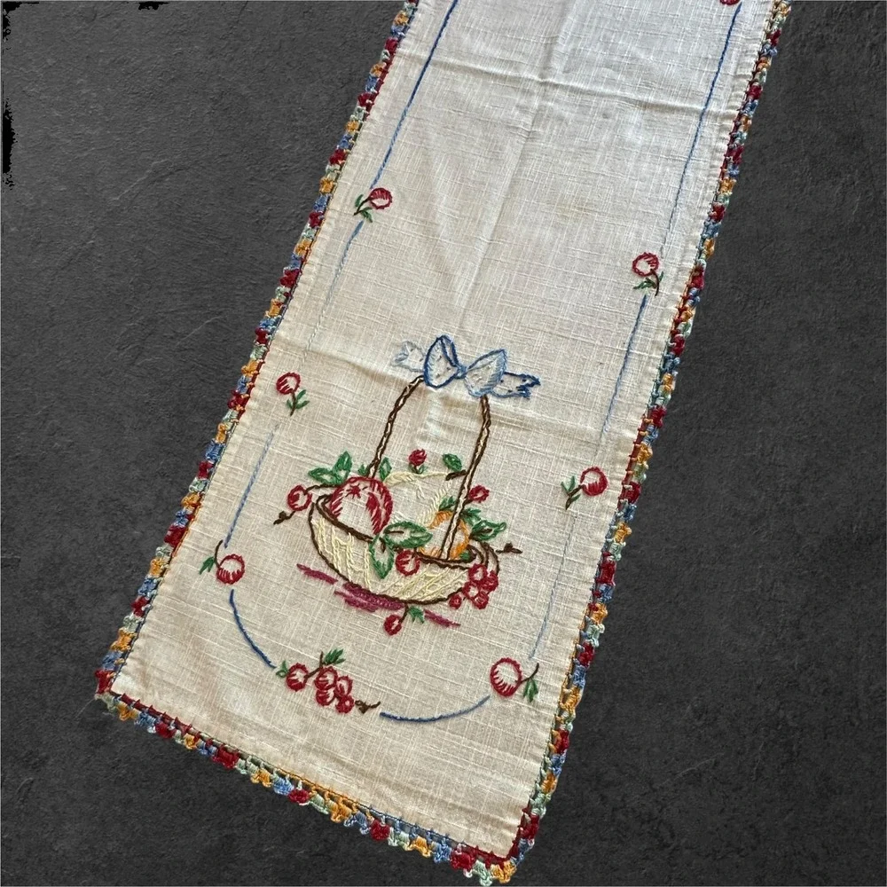 Vintage‎ Hand Embroidered Linen Table Runner Crochet Edge Cottagecore